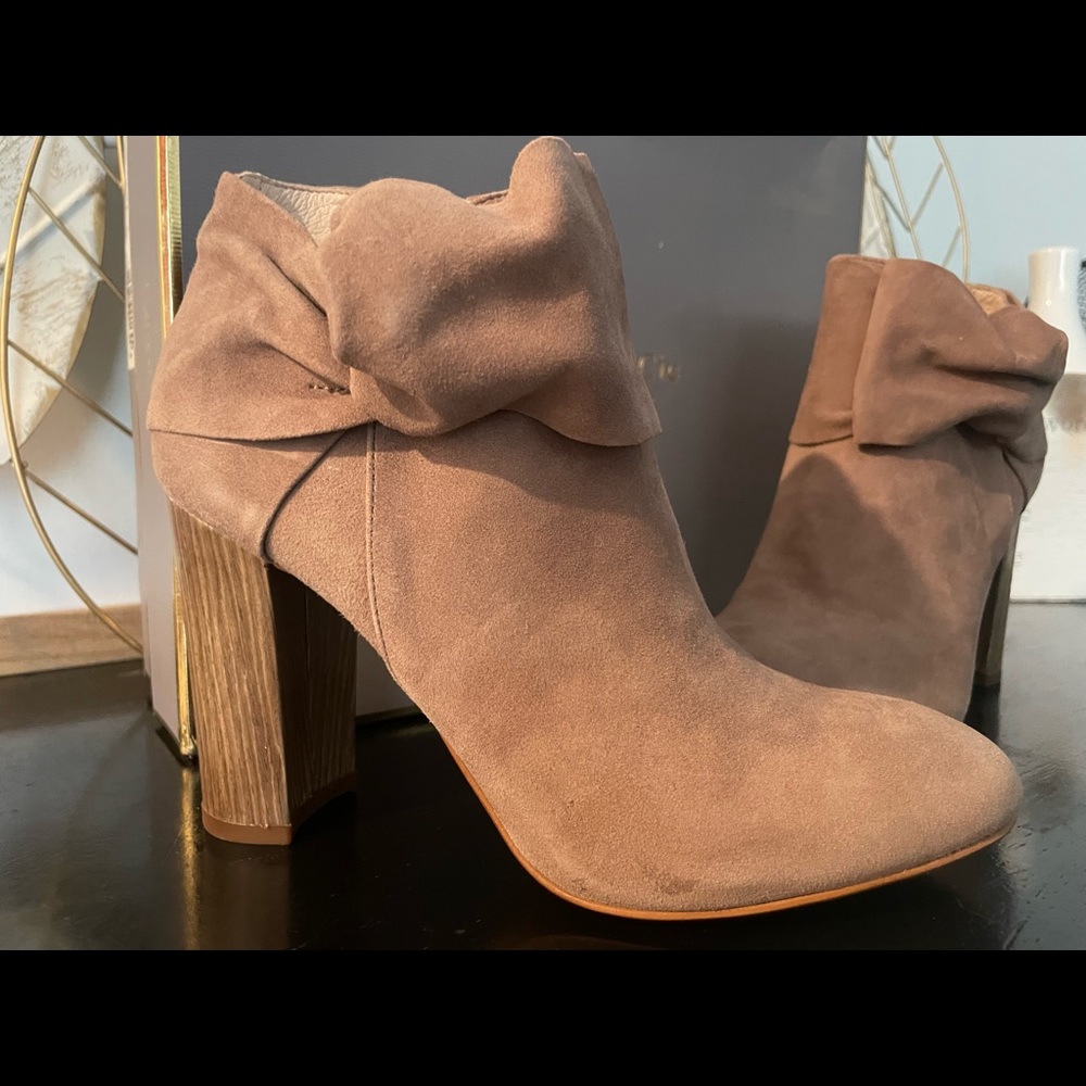 Louise et Cie Lo-Theron Suede Nude Ankle Booties | Color: Tan | Size: 6M